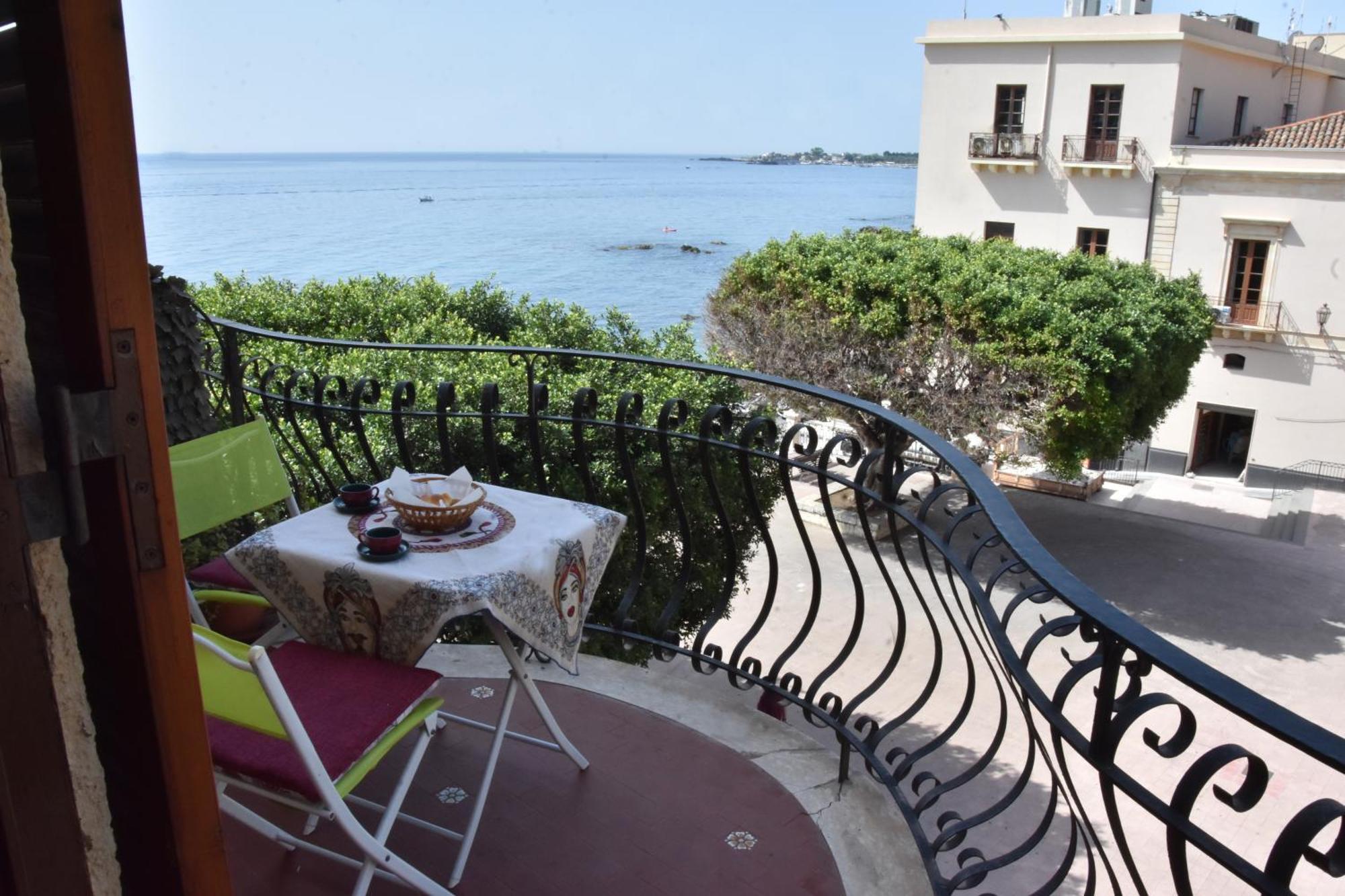 Plaza Apartment Giardini Naxos Exterior photo