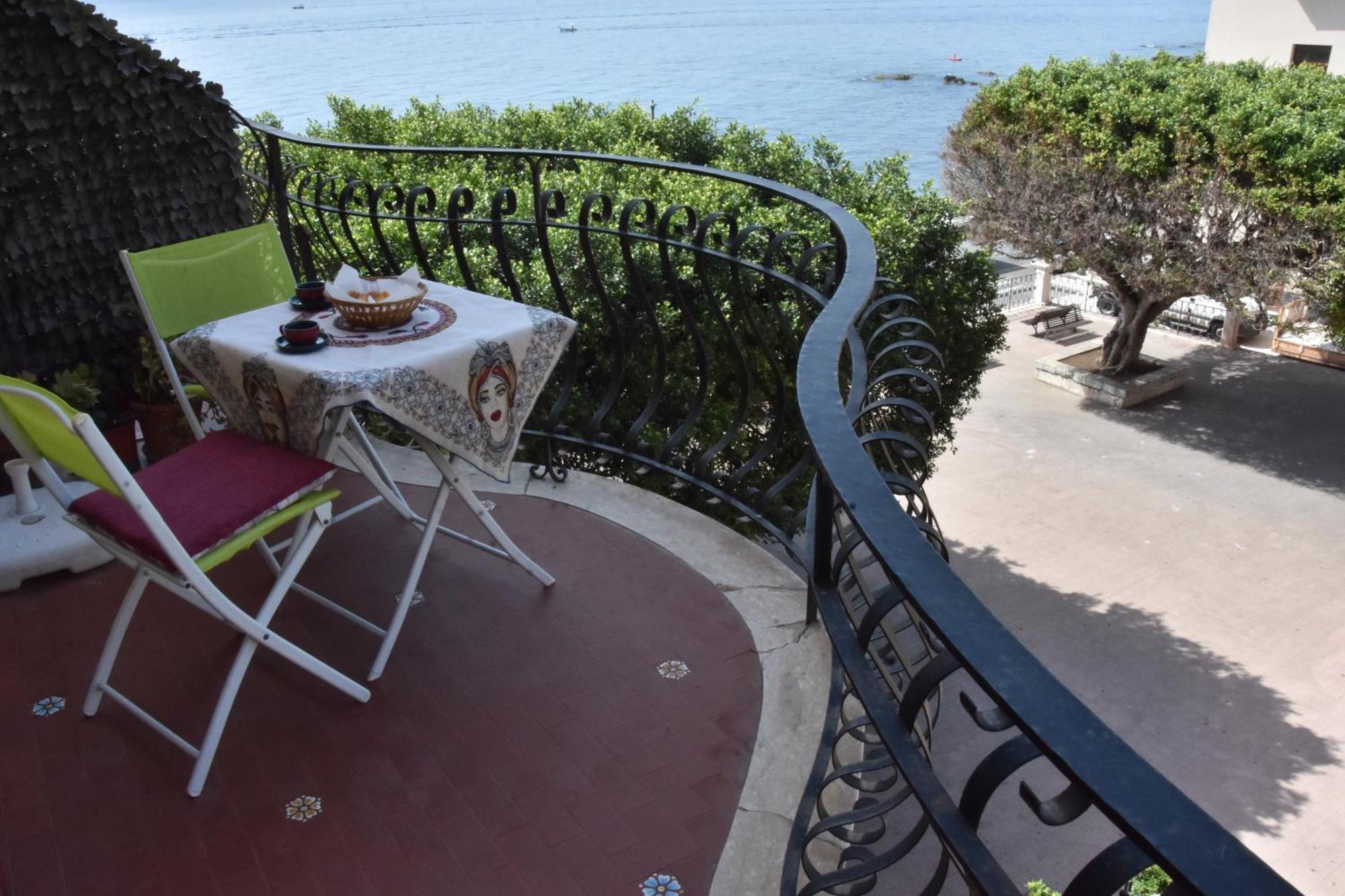 Plaza Apartment Giardini Naxos Exterior photo