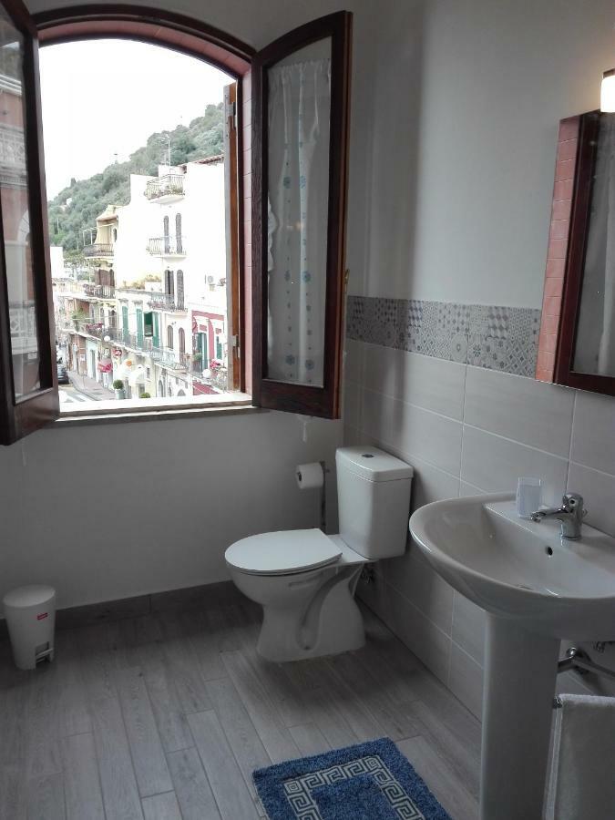 Plaza Apartment Giardini Naxos Exterior photo